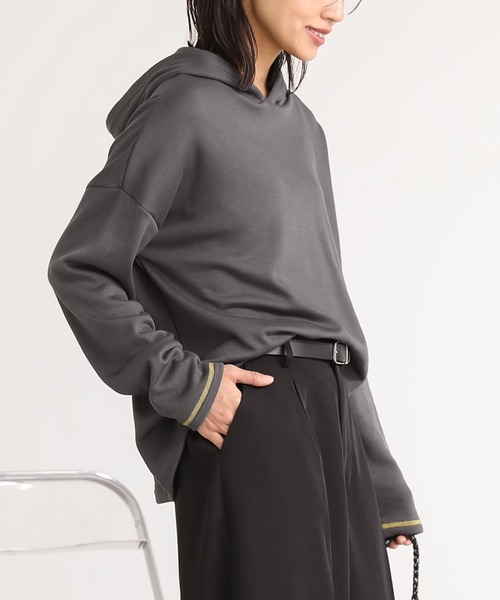 n'OrLABEL（ノアールレーベル）の「配色ステッチ裏起毛フードプルオーバー（Tシャツ/カットソー・レディース・チャコール/アイボリー/ブラック・1/2）」の8枚目の写真