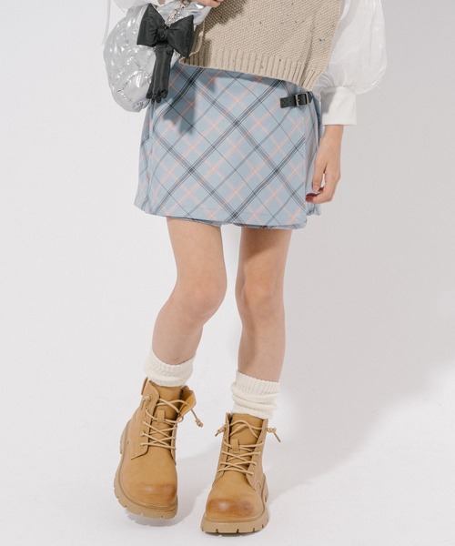 URBAN CHERRY(アーバンチェリー)の「【SEEM/シーム】インナーパンツ付きチェックラップキュロットスカート(スカート・キッズ・ブルー/レッド/ピンク/ベージュ/パープル・110cm/120cm/130cm/140cm/150cm)」の2枚目の写真