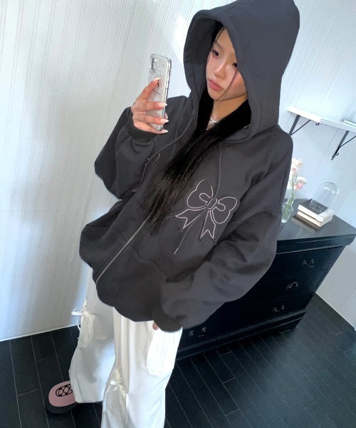 Riff(リフ)の「リボンワッペンパーカー(パーカー・レディース・チャコールグレー/ライトベージュ・FREE)」の9枚目の写真