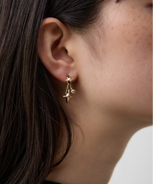 AZUL by moussy(アズールバイマウジー)の「ダイヤシェイプドレイヤードピアス(ピアス(両耳用)・レディース・ゴールド系その他/シルバー・FREE)」の1枚目の写真