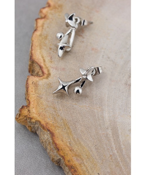 AZUL by moussy(アズールバイマウジー)の「ダイヤシェイプドレイヤードピアス(ピアス(両耳用)・レディース・ゴールド系その他/シルバー・FREE)」の5枚目の写真