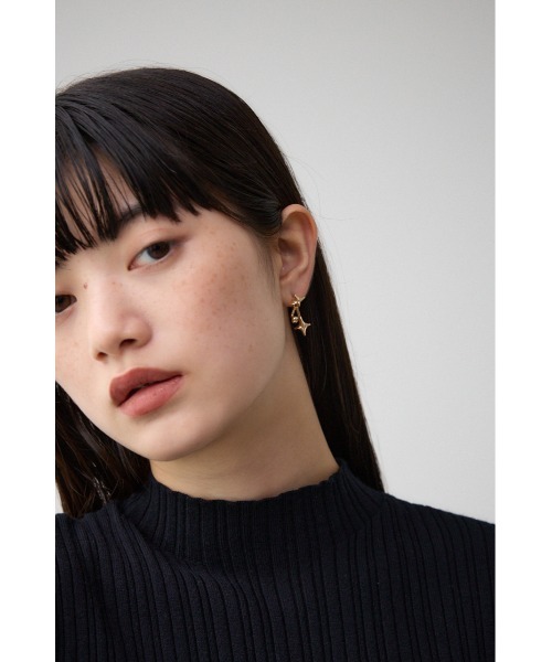AZUL by moussy(アズールバイマウジー)の「ダイヤシェイプドレイヤードピアス(ピアス(両耳用)・レディース・ゴールド系その他/シルバー・FREE)」の7枚目の写真