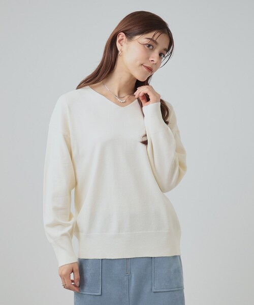 DRESKIP(ドレスキップ)の「◆首元すっきり もちもち 浅Vネックニット(ニット/セーター・レディース・グリーン系/ホワイト系5/グレー/オフホワイト・04/03/02)」の9枚目の写真