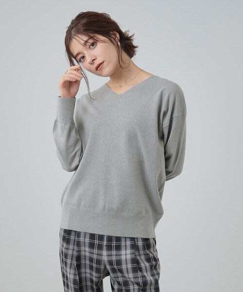 DRESKIP(ドレスキップ)の「◆首元すっきり もちもち 浅Vネックニット(ニット/セーター・レディース・グリーン系/ホワイト系5/グレー/オフホワイト・04/03/02)」の13枚目の写真