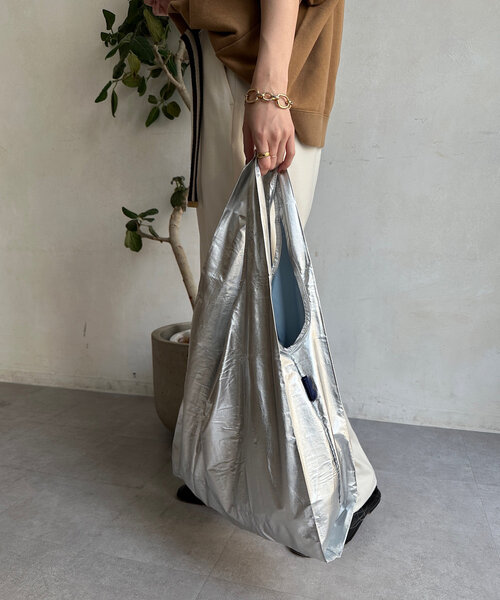 DouDou(ドゥドゥ)の「【BAGGU/バグゥ】24HO STANDARD BAGGU メタリック(ショルダーバッグ・レディース・ブルー系その他/ゴールド/サーモンピンク/シルバー・FREE)」の15枚目の写真