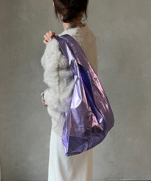 DouDou(ドゥドゥ)の「【BAGGU/バグゥ】24HO STANDARD BAGGU メタリック(ショルダーバッグ・レディース・ブルー系その他/ゴールド/サーモンピンク/シルバー・FREE)」の2枚目の写真