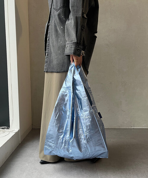 DouDou(ドゥドゥ)の「【BAGGU/バグゥ】24HO STANDARD BAGGU メタリック(ショルダーバッグ・レディース・ブルー系その他/ゴールド/サーモンピンク/シルバー・FREE)」の5枚目の写真