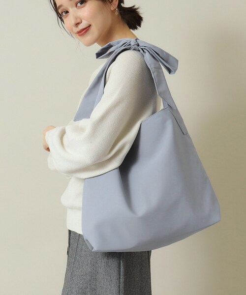 ITS'DEMO（イッツデモ）の「◆【A4対応】リボン付きワンショルトート（トートバッグ・レディース・ブラック系/アイボリー/ブラック/サックスブルー・00）」の4枚目の写真