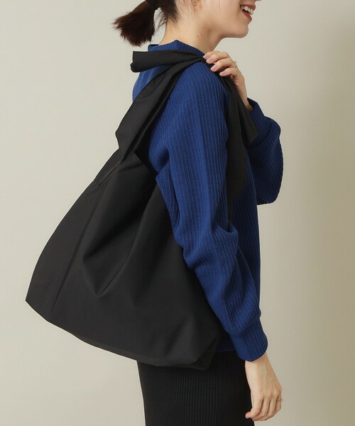 ITS'DEMO（イッツデモ）の「◆【A4対応】リボン付きワンショルトート（トートバッグ・レディース・ブラック系/アイボリー/ブラック/サックスブルー・00）」の2枚目の写真