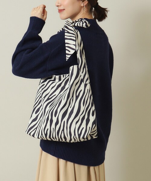 ITS'DEMO（イッツデモ）の「◆【A4対応】リボン付きワンショルトート（トートバッグ・レディース・ブラック系/アイボリー/ブラック/サックスブルー・00）」の11枚目の写真