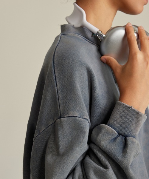 Chick（チック）の「Vintage Wash Damage Cutt Off Short Crew / ウォッシュ加工風 ダメージ ショート丈カットオフスウェット（スウェット・レディース・チャコール/グレー/ブラック・FREE）」の4枚目の写真