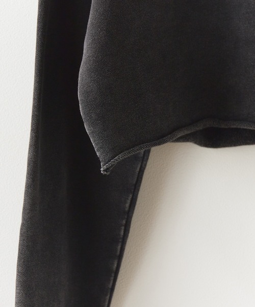 Chick（チック）の「Vintage Wash Damage Cutt Off Short Crew / ウォッシュ加工風 ダメージ ショート丈カットオフスウェット（スウェット・レディース・チャコール/グレー/ブラック・FREE）」の11枚目の写真