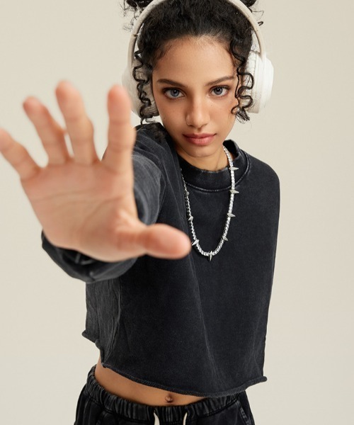 Chick（チック）の「Vintage Wash Damage Cutt Off Short Crew / ウォッシュ加工風 ダメージ ショート丈カットオフスウェット（スウェット・レディース・チャコール/グレー/ブラック・FREE）」の19枚目の写真