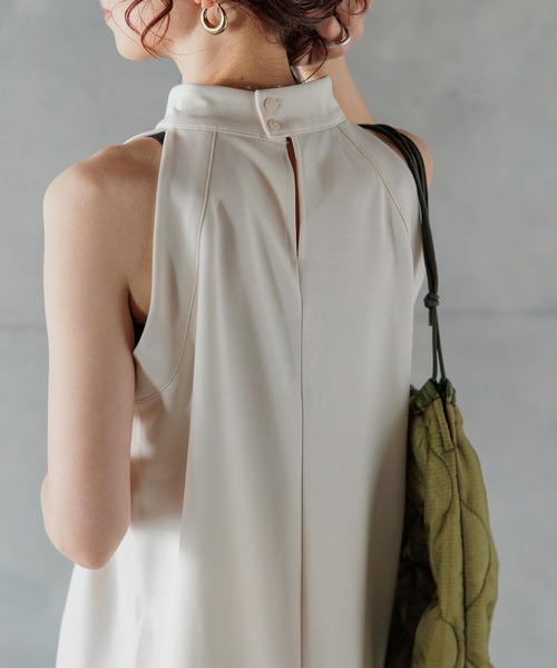INTER FACTORY（インターファクトリー）の「kumika - ホルターネックワンピース made in INTER FACTORY（ワンピース・レディース・アイボリー/ブラック・MT/MEDIUM）」の5枚目の写真
