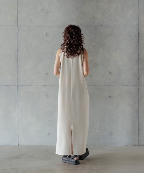 INTER FACTORY（インターファクトリー）の「kumika - ホルターネックワンピース made in INTER FACTORY（ワンピース・レディース・アイボリー/ブラック・MT/MEDIUM）」の19枚目の写真