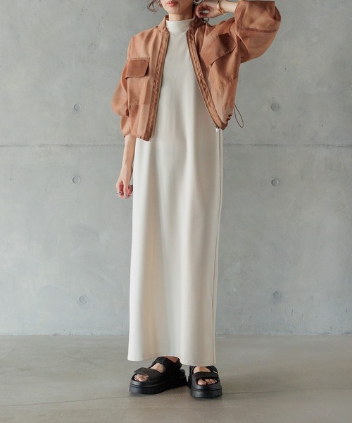 INTER FACTORY（インターファクトリー）の「kumika - ホルターネックワンピース made in INTER FACTORY（ワンピース・レディース・アイボリー/ブラック・MT/MEDIUM）」の13枚目の写真