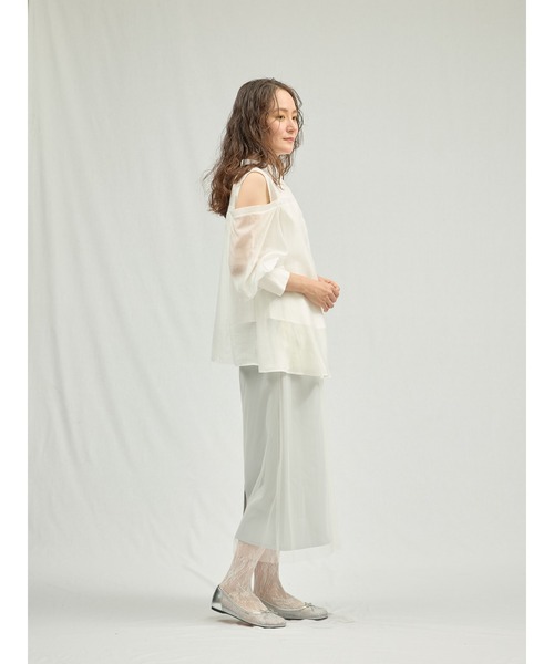 DOLLUPOOPS（ドールアップウップス）の「ショルダーオープンレイヤードライクブラウス（シャツ/ブラウス・レディース・オフホワイト/ブラック・38）」の4枚目の写真