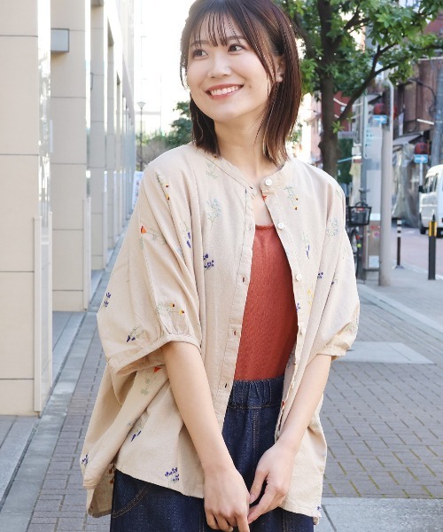 チチカカ（チチカカ）の「フルール刺繍ブラウス【WEB限定】（シャツ/ブラウス・レディース・ネイビー/ベージュ/グリーン・FREE）」の2枚目の写真