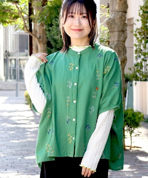 チチカカ（チチカカ）の「フルール刺繍ブラウス【WEB限定】（シャツ/ブラウス・レディース・ネイビー/ベージュ/グリーン・FREE）」の3枚目の写真