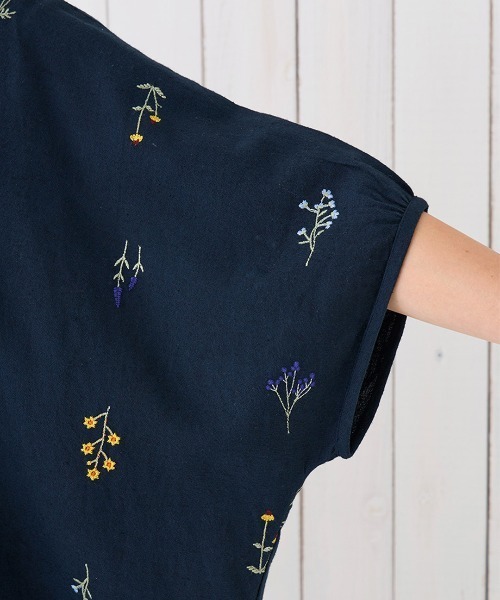 チチカカ（チチカカ）の「フルール刺繍ブラウス【WEB限定】（シャツ/ブラウス・レディース・ネイビー/ベージュ/グリーン・FREE）」の15枚目の写真