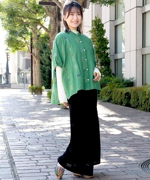 チチカカ（チチカカ）の「フルール刺繍ブラウス【WEB限定】（シャツ/ブラウス・レディース・ネイビー/ベージュ/グリーン・FREE）」の7枚目の写真