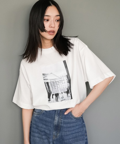 mili an deni(ミリアンデニ)の「半袖フォトプリントTシャツ(Tシャツ/カットソー・レディース・オフホワイト/ブラック/チャコールグレー・M/L)」の2枚目の写真