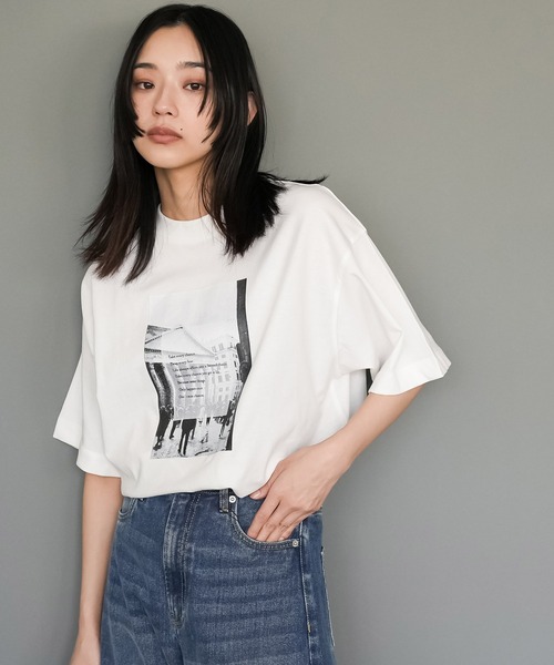 mili an deni(ミリアンデニ)の「半袖フォトプリントTシャツ(Tシャツ/カットソー・レディース・オフホワイト/ブラック/チャコールグレー・M/L)」の4枚目の写真