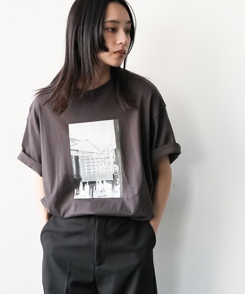 mili an deni(ミリアンデニ)の「半袖フォトプリントTシャツ(Tシャツ/カットソー・レディース・オフホワイト/ブラック/チャコールグレー・M/L)」の13枚目の写真