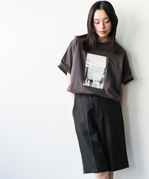 mili an deni(ミリアンデニ)の「半袖フォトプリントTシャツ(Tシャツ/カットソー・レディース・オフホワイト/ブラック/チャコールグレー・M/L)」の14枚目の写真