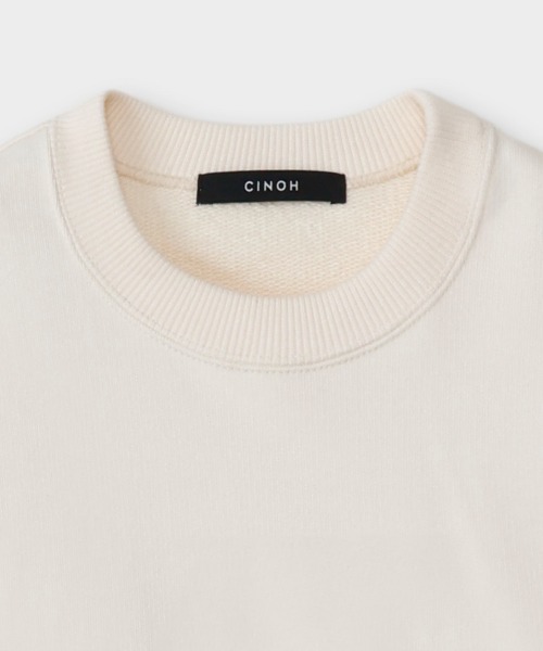 CINOH(チノ)の「HELENE スウェットエルボーパッチディテールプルオーバー(スウェット・メンズ・アイボリー/チャコールグレー/レッド・38/46/44)」の14枚目の写真