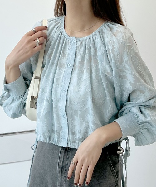 Futier land(フューティアランド)の「前後2Way花柄シフォンブラウス(シャツ/ブラウス・レディース・アイボリー/ブラック/グレー/ブルー・SHORT/LONG)」の4枚目の写真
