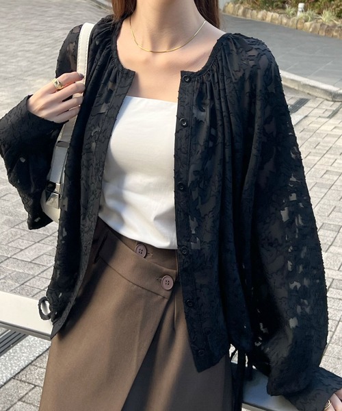 Futier land(フューティアランド)の「前後2Way花柄シフォンブラウス(シャツ/ブラウス・レディース・アイボリー/ブラック/グレー/ブルー・SHORT/LONG)」の9枚目の写真