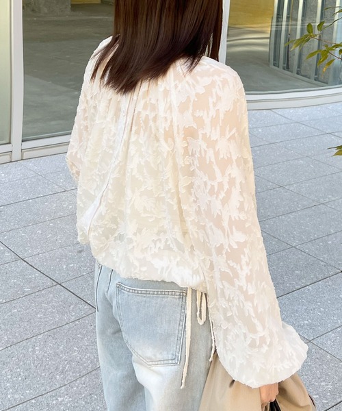 Futier land(フューティアランド)の「前後2Way花柄シフォンブラウス(シャツ/ブラウス・レディース・アイボリー/ブラック/グレー/ブルー・SHORT/LONG)」の16枚目の写真