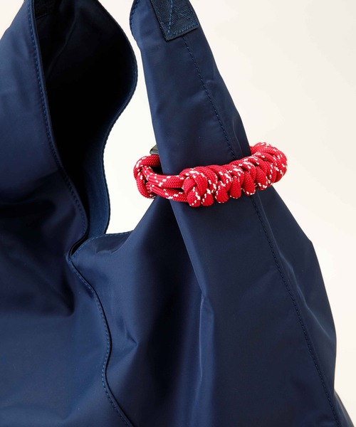 LE VERNIS（ル・ベルニ）の「LE VERNIS(ル・ベルニ)Paracord azuma bag (Nylon)（ショルダーバッグ・レディース・ブラック/ブラウン/ベージュ/ネイビー・FREE）」の12枚目の写真