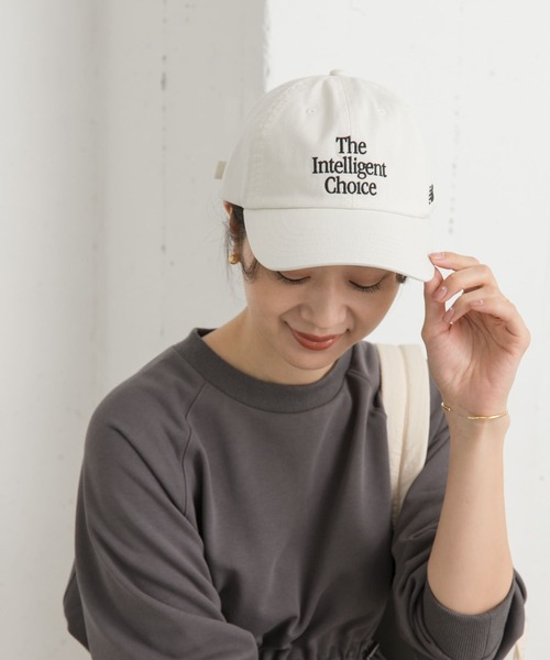 NEW BALANCE(ニューバランス)の「NEW BALANCE TheIntelligentChoiceキャップ(キャップ・レディース・オフホワイト/ブラック・ONE)」の2枚目の写真