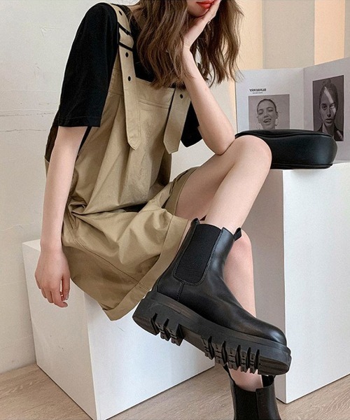 maison de LATIR（メゾンドラティール）の「ベルト調整可ショートサロペット×Tシャツ　2点セットアップ（セットアップ・レディース・ブラック/ベージュ/グリーン・M/L/XL）」の3枚目の写真