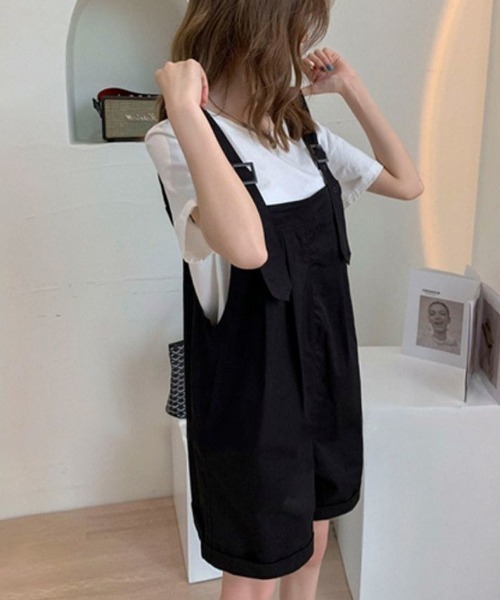 maison de LATIR（メゾンドラティール）の「ベルト調整可ショートサロペット×Tシャツ　2点セットアップ（セットアップ・レディース・ブラック/ベージュ/グリーン・M/L/XL）」の2枚目の写真