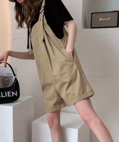 maison de LATIR（メゾンドラティール）の「ベルト調整可ショートサロペット×Tシャツ　2点セットアップ（セットアップ・レディース・ブラック/ベージュ/グリーン・M/L/XL）」の5枚目の写真