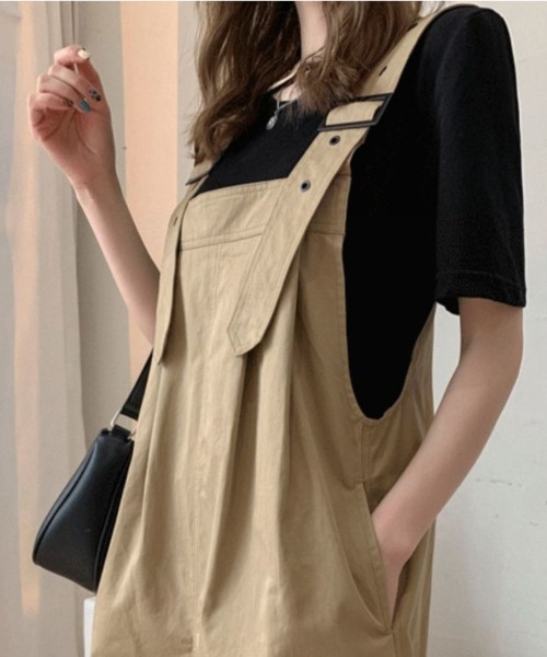 maison de LATIR（メゾンドラティール）の「ベルト調整可ショートサロペット×Tシャツ　2点セットアップ（セットアップ・レディース・ブラック/ベージュ/グリーン・M/L/XL）」の7枚目の写真