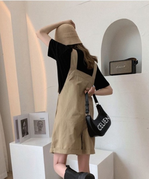 maison de LATIR（メゾンドラティール）の「ベルト調整可ショートサロペット×Tシャツ　2点セットアップ（セットアップ・レディース・ブラック/ベージュ/グリーン・M/L/XL）」の9枚目の写真