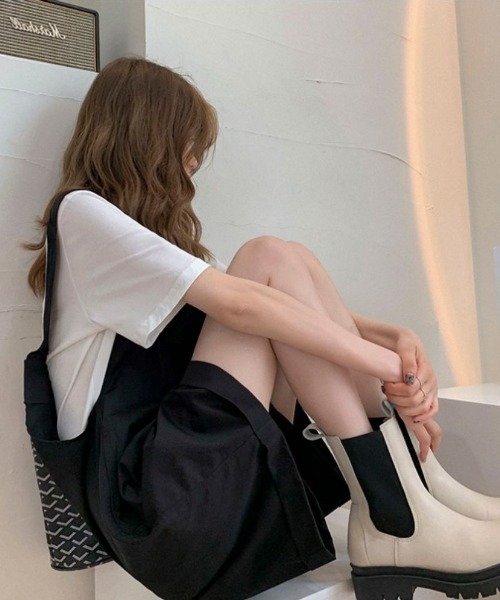 maison de LATIR（メゾンドラティール）の「ベルト調整可ショートサロペット×Tシャツ　2点セットアップ（セットアップ・レディース・ブラック/ベージュ/グリーン・M/L/XL）」の12枚目の写真