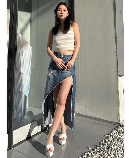 GYDA（ジェイダ）の「ハイウエストレイヤードリメイクロングデニムスカートライクショートパンツ（デニムスカート・レディース・ライトブルー/ブルー・MEDIUM/SMALL）」の13枚目の写真