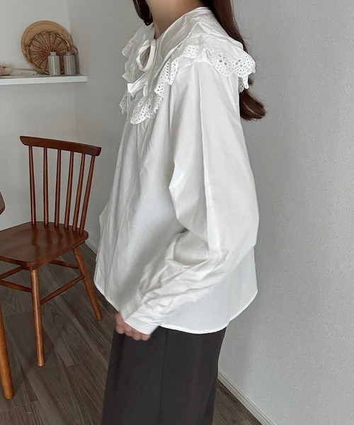 Cham.（チャム）の「ビッグカラーフリルブラウス（シャツ/ブラウス・レディース・オフホワイト・F）」の4枚目の写真