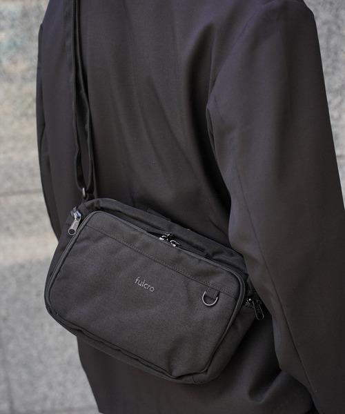 BAYBLO(ベイブロ)の「(LF)【:: fulcro 】【GADGET reporter】11ポケット ショルダーバッグ(ショルダーバッグ・メンズ・ブラック・ONE SIZE)」の1枚目の写真