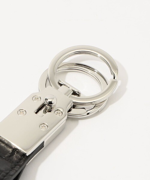 TOMORROWLAND （トゥモローランド）の「【別注】BROOKLYN MUSEUM クロコダイル キーホルダー（キーケース/キーアクセサリー・メンズ・チャコールグレー/ブラック・FREE）」の5枚目の写真