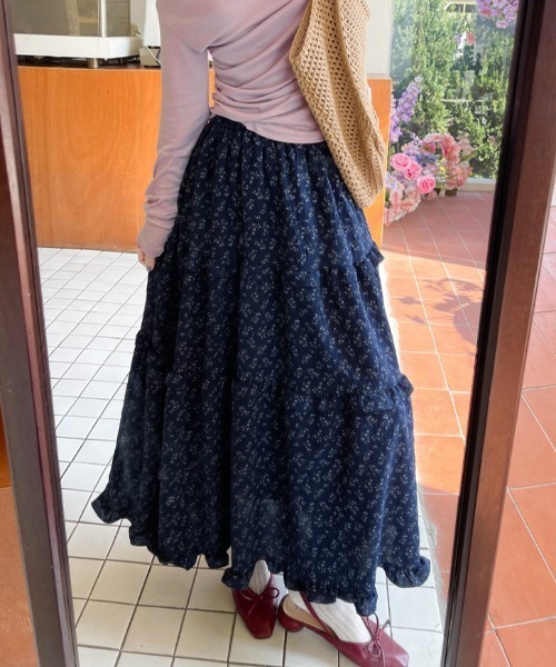 Teem Store(チームストア)の「フラワーティアードロングスカート(スカート・レディース・ホワイト/ネイビー・S/M)」の12枚目の写真