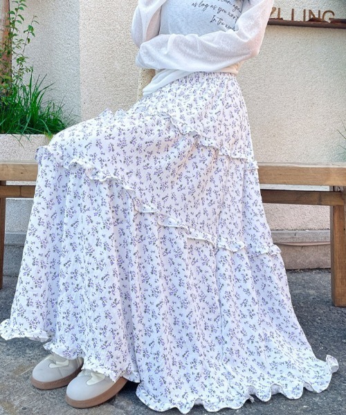 Teem Store(チームストア)の「フラワーティアードロングスカート(スカート・レディース・ホワイト/ネイビー・S/M)」の3枚目の写真