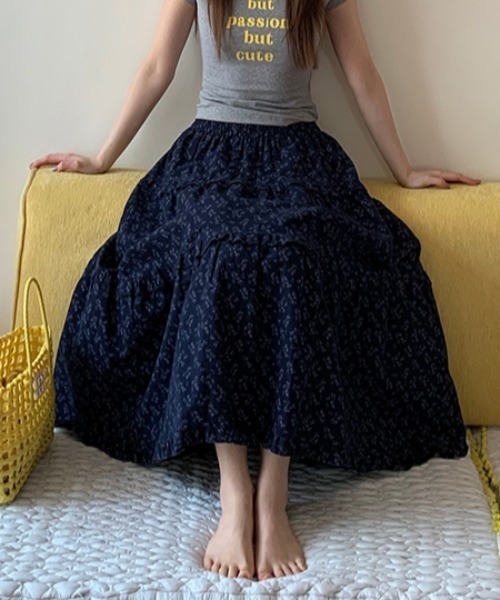 Teem Store(チームストア)の「フラワーティアードロングスカート(スカート・レディース・ホワイト/ネイビー・S/M)」の7枚目の写真