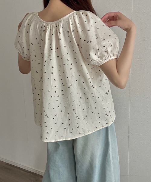Cham.（チャム）の「ボリュームスリーブ花柄ブラウス（シャツ/ブラウス・レディース・オフホワイト/ナチュラル/ブラウン・F）」の17枚目の写真