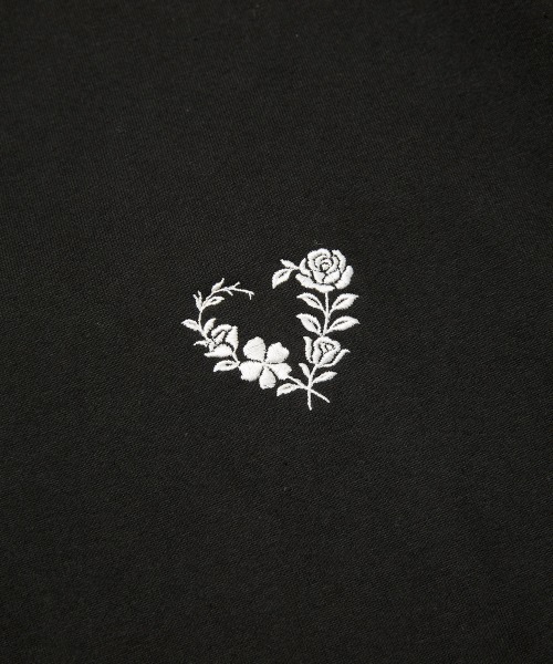 rehacer(レアセル)の「rehacer : Blossom Heart Relax Fit T-shirt / ブロッサムハート リラックス フィットTシャツ(Tシャツ/カットソー・メンズ・ホワイト/ブラック・MEDIUM/LARGE/X-LARGE/SMALL)」の3枚目の写真
